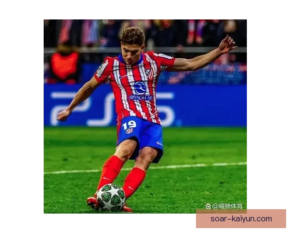 欧洲杯争议判罚引发热议，裁判判决持续受到各方关注与讨论