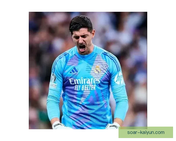 库尔图瓦荣膺FIFA最佳门将，表现稳健提升球队竞争力